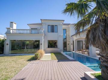 Casa · 230m² · 7 Ambientes · 2 Cocheras · Venta Casa 7 Ambientes en Haras Santa Maria