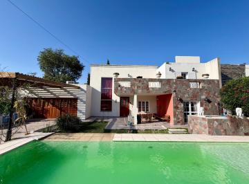 Casa · 300m² · 5 Ambientes · Propiedad Exclusiva con Quincho y Pileta en Álamos del Aeroclub