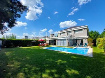 Casa · 350m² · 6 Ambientes · 4 Cocheras · Casa 6 Ambientes - 350 m² Cubiertos - Los Jazmines - Pilar del Este