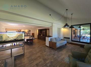 Casa · 180m² · 5 Ambientes · 2 Cocheras · Venta · Casa · 4 Dorm. · Jardín · Piscina · Funes