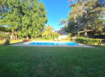 Casa · 180m² · 5 Ambientes · 2 Cocheras · Venta · Casa · 4 Dorm. · Jardín · Piscina · Funes