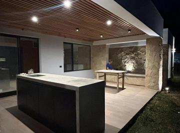 Casa · 95m² · 4 Ambientes · 1 Cochera · Casa en Venta - 2 Dorm. 2 Baños - 716 m² - Cañuelas
