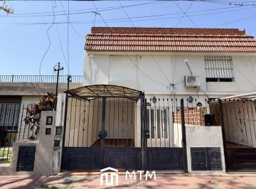 Casa · 63m² · 4 Ambientes · 1 Cochera · Casa en Venta Rosario La Florida.