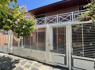 Casa · 149m² · 4 Ambientes · 2 Cocheras · Alquiler Para 6 Personas - Chalet en San Carlos