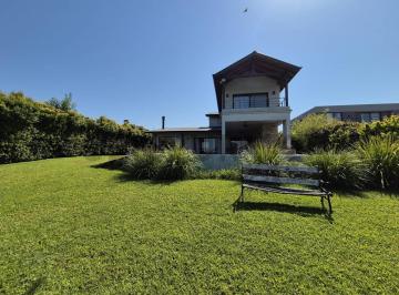 Casa · 228m² · 4 Ambientes · 1 Cochera · Casa a La Laguna Barrio San Matías Área 1