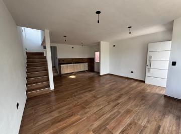 Casa · 130m² · 4 Ambientes · 1 Cochera · Casa en Venta 3 Dorm. a Estrenar Villa San Nicolas