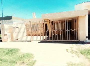 Casa de 4 ambientes, San Luis · Excelente Casa en en Centro de San Luis, Para No Perder, Verla Es Alquilarla