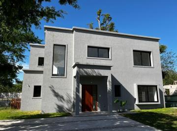 Casa · 250m² · 4 Ambientes · Casa 4 Ambientes con Pileta en Venta - Greenville