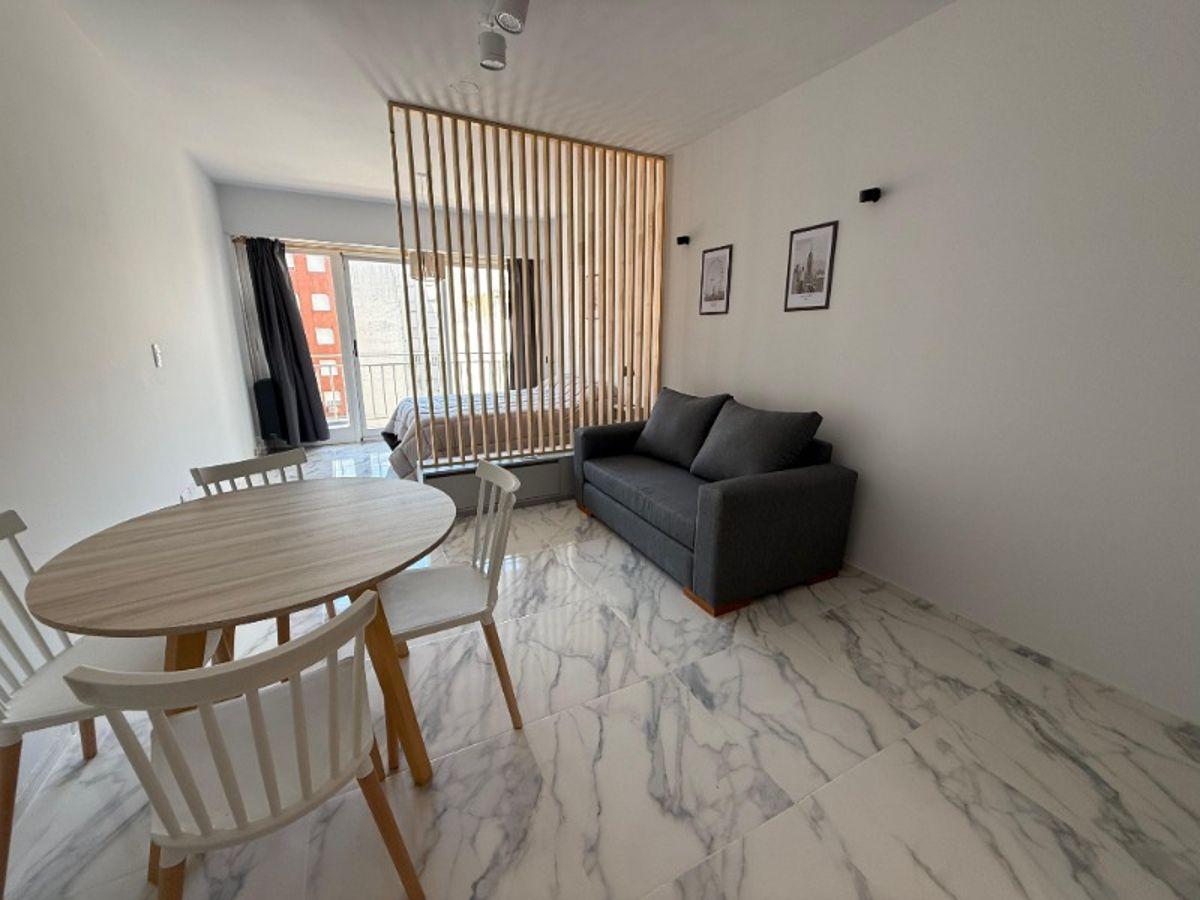 Depto monoambiente 33m² con balcón y vista lateral al mar — Centro