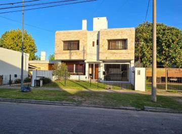 Casa de 5 ambientes, San Miguel · Casa Americana en Dos Plantas a Mtrs. de G. Campos - Cod V876