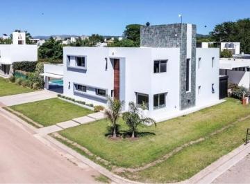 Foto · Bela Vista Espectacular Casa de 4 Dorm. con Quincho y Piscina Climatizada