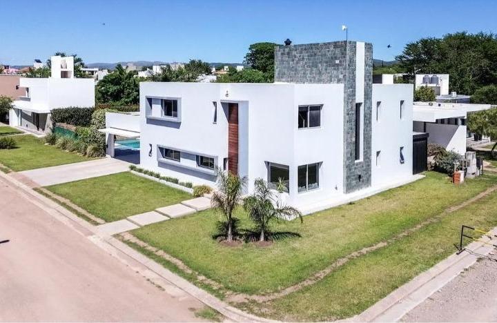 Casa · 343m² · 4 Ambientes