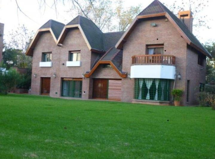 Casa · 450m² · 5 Ambientes · 5 Cocheras