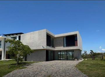 Casa · 287m² · 5 Ambientes · 2 Cocheras · Casa en Venta en Acacias, Puertos, Escobar
