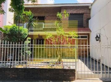 Casa de 4 ambientes, Morón · Chalet 4 Ambientes en Venta en Morón con Quincho, Garage y Altillo