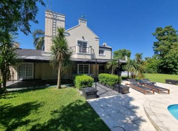 Casa · 264m² · 7 Ambientes · 8 Cocheras · Casa en Venta en Campo Grande