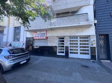 Casa de 5 ambientes, Avellaneda · Imponente Casa Sobre 2 Lotes en "L" de 455 m² Totales, Ubicada Sobre Av Yrigoyen, a m de Caba