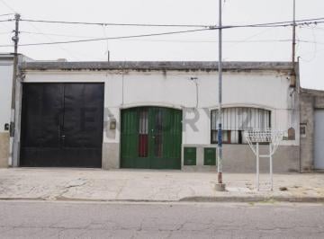 Casa · 150m² · 6 Ambientes · 3 Cocheras · Oportunidad! 2 Casas y Cochera en Block
