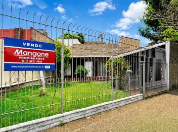 Casa de 4 ambientes, Lomas de Zamora · Casa 4 Ambientes con Cochera y Patio