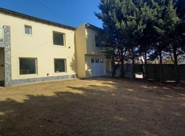Casa · 140m² · 4 Ambientes · 1 Cochera · Casa en Venta - 3 Dorm. 1 Baño - Cochera - 306 m² - Tandil