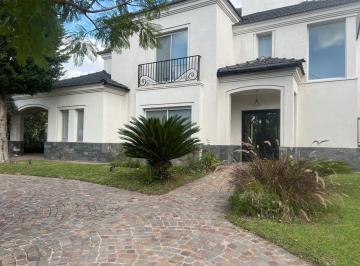 Casa · 400m² · 6 Ambientes · 1 Cochera · Casa en Alquiler en Septiembre, Escobar, G. B. a. Zona Norte