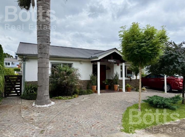 Casa · 104m² · 4 Ambientes · 4 Cocheras