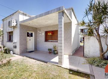 Terreno · 150m² · 4 Ambientes · 1 Cochera · Terreno en Venta en Martinez, con 2 Casas a Refaccionar 3 y 4 Amb con Patio y Jardín