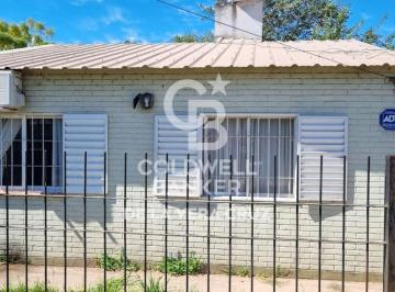 Casa · 45m² · 4 Ambientes · 1 Cochera · Casa en Santo Tome
