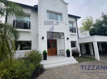 Casa · 350m² · 6 Ambientes · 6 Cocheras · Casa en Venta en Village del Parque