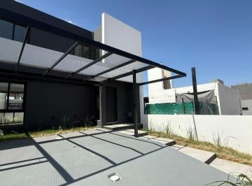 Casa · 140m² · 5 Ambientes · 2 Cocheras · Duplex en Venta Docta