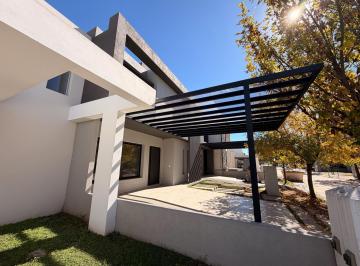 Casa · 180m² · 5 Ambientes · 2 Cocheras · Chacra del Norte Dúplex de 3 Dorm. 3 Baños en Venta a Estrenar