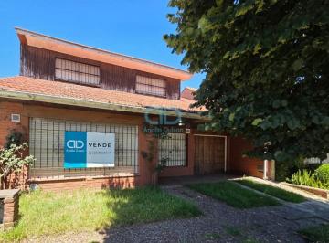Casa · 130m² · 5 Ambientes · Venta Chalet