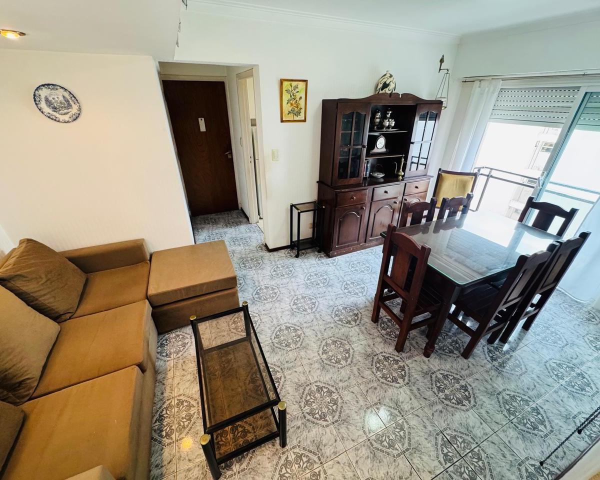 Departamento de dos ambientes, ubicado en un octavo piso al lateral