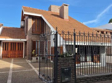 Casa · 172m² · 4 Ambientes · 3 Cocheras · Casa en Punta Mogotes