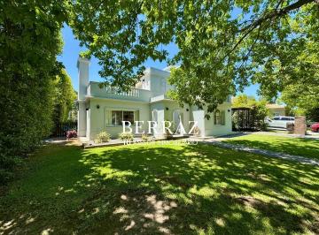 Casa · 196m² · 5 Ambientes · 2 Cocheras · Casa Venta 4 Dorm. San Isidro Labrador Lote de 760 m² Villanueva Tigre