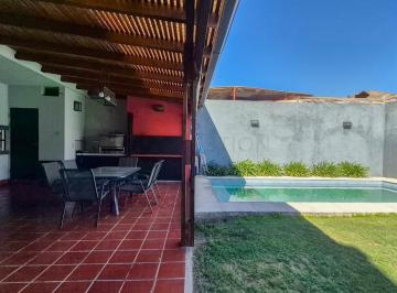 Casa · 226m² · 12 Ambientes · Excelente Esado 1 Cuadra de Bv Los Granaderos