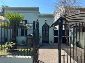 Casa de 5 ambientes, Almirante Brown · Casa a La Venta Calle Amenedo 1869 Entre Erezcano y Av Espora.