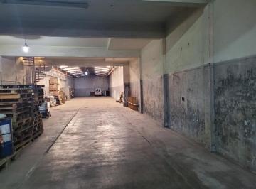 Bodega-Galpón · 820m² · 3 Ambientes · Venta de Galpón/ Depósito Vivienda/oficinas en Mataderos
