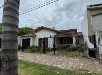Casa · 120m² · 4 Ambientes · Chalet 4 Ambientes!