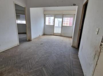 Departamento · 89m² · 4 Ambientes · Departamento en Venta - 3 Dorm. 2 Baños - 92 m² - Flores