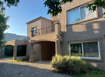 Casa · 208m² · 5 Ambientes · 2 Cocheras · Casa 4 Dorm., Parque, Piscina, en Barrio Terravista, Posibilidad de Financiación o Permuta!