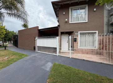 PH · 90m² · 3 Ambientes · 2 Cocheras · PH Tres Ambientes, con Parque, en Venta. Ituzaingo Norte