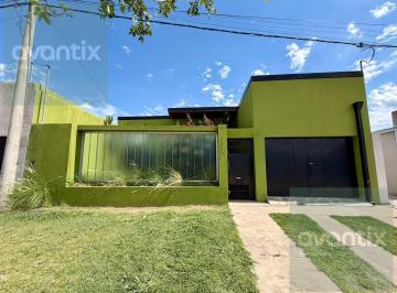 Casa · 151m² · 4 Ambientes · 1 Cochera · Propiedad de 2 Habitaciones en Barrio La Cañada - Apta Crédito