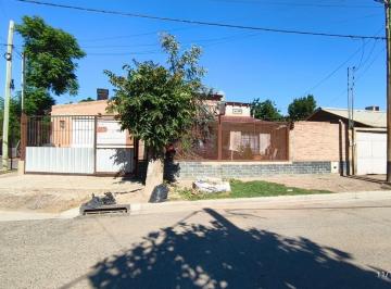 Casa · 110m² · 2 Ambientes · 2 Cocheras · Casa Confluencia