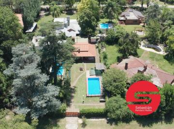 Casa · 110m² · 3 Ambientes · 3 Cocheras · Casa Venta en Funes 2 Dorm. Piscina Jardin Parrillero Amplio Luminoso Zona Tranquila