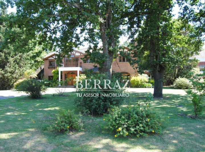Casa · 417m² · 5 Ambientes · 2 Cocheras
