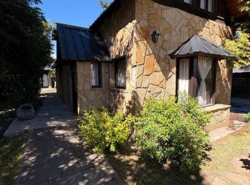 Casa · 183m² · 8 Ambientes · 1 Cochera · Casa - La Cascada