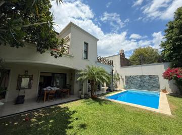 Casa · 420m² · 7 Ambientes · 2 Cocheras · Casa Amplia Siete Ambientes Jardin Pileta Pileta en Venta en Wilde Centro