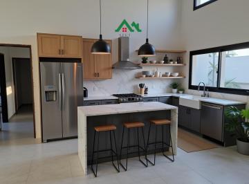 Casa · 160m² · 5 Ambientes · 2 Cocheras · Casa en Venta en Rincones de Manantiales, 3 Dorm. y Cochera Doble. Financiación Posible