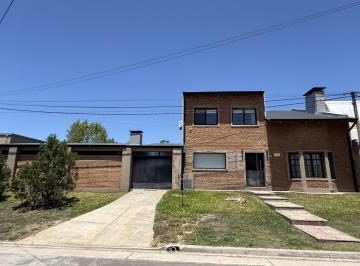 Casa · 300m² · 6 Ambientes · 1 Cochera · Casa en Gualeguaychu